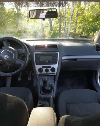 Skoda Octavia cena 19500 przebieg: 193000, rok produkcji 2012 z Ostrzeszów małe 67
